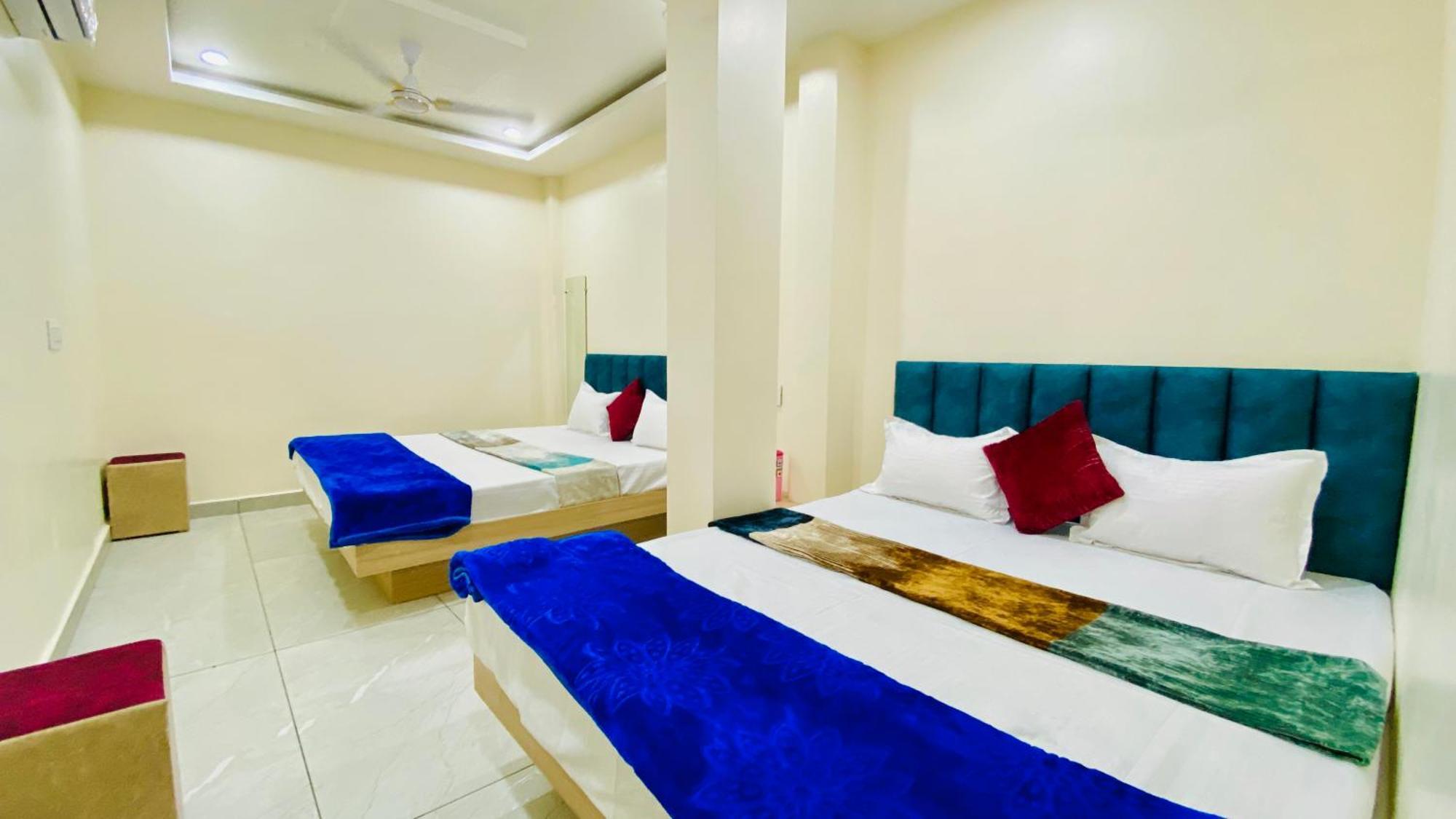 Hotel Raghavan In Front Of Railway Station Platform No 8 Ujjain Exterior foto