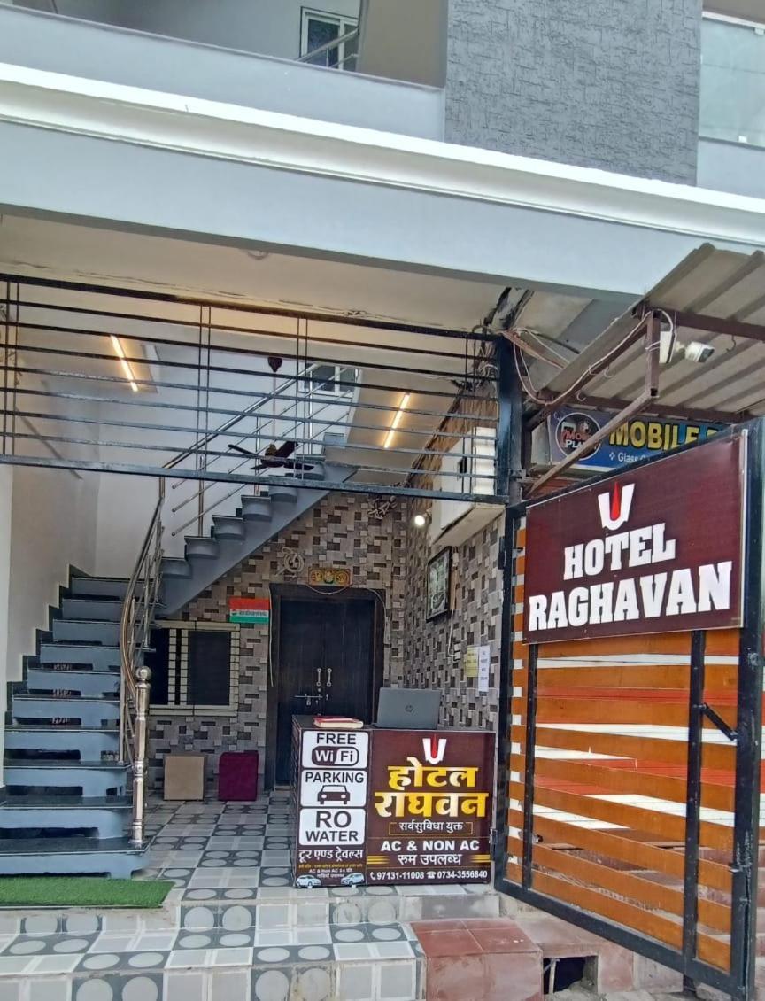 Hotel Raghavan In Front Of Railway Station Platform No 8 Ujjain Exterior foto